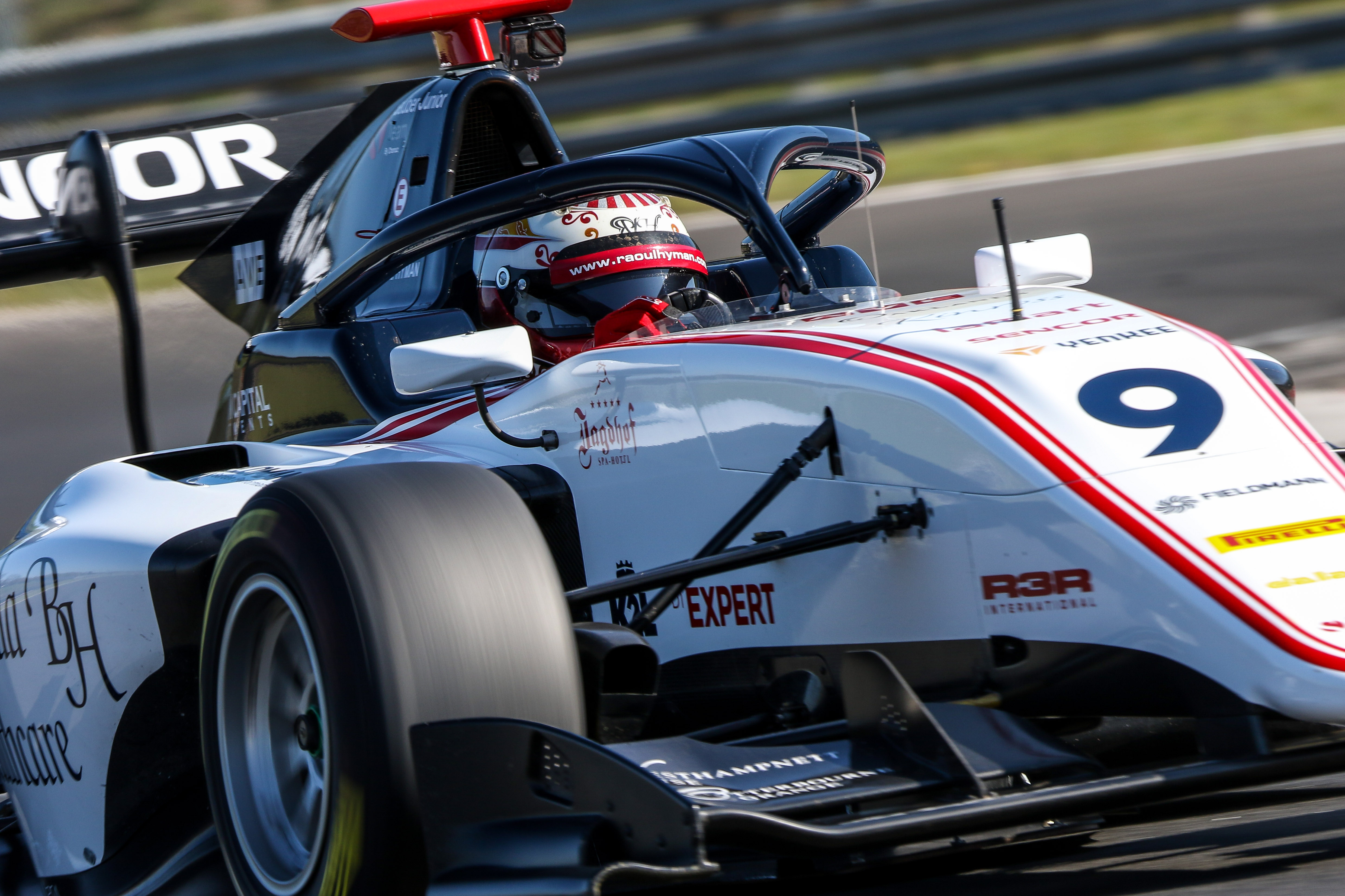 Testy F3 v Maďarsku: Charouzova stáj je připravena na start sezóny
