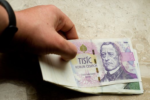 Vězňům po propuštění z trestu ztěžují návrat na svobodu exekuce