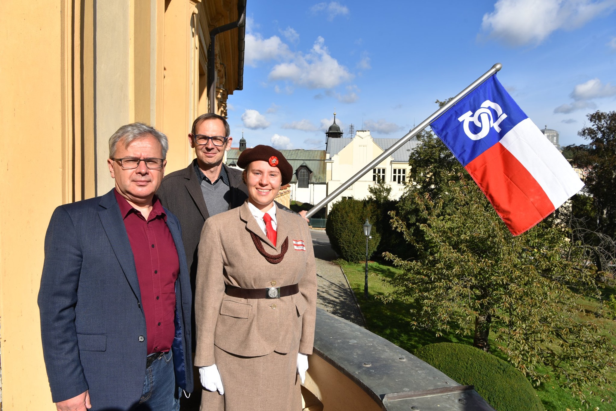 Je 8. října, Památný den Sokola. Proto na Libeňském zámku vlaje dnes jeho vlajka