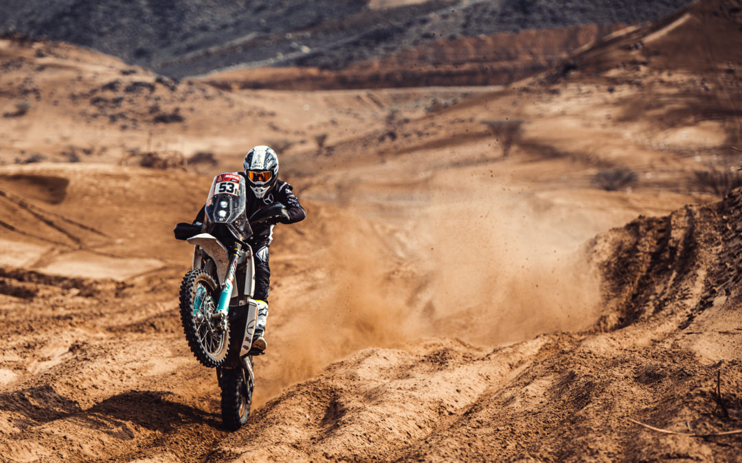 Výborně rozjetou etapu zhatil pád. Podmol na Dakaru i přes komplikace bojuje dál