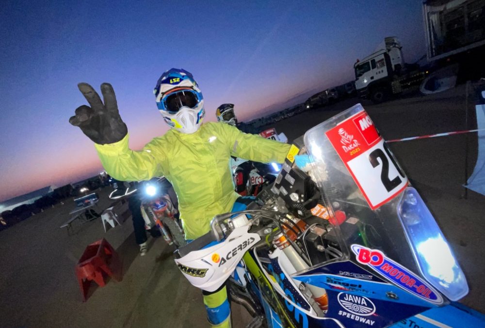 Michek zázračně ustál 30metrový let, ale odnesla to jeho motorka: Byla to krizovka, na kterou nezapomenu