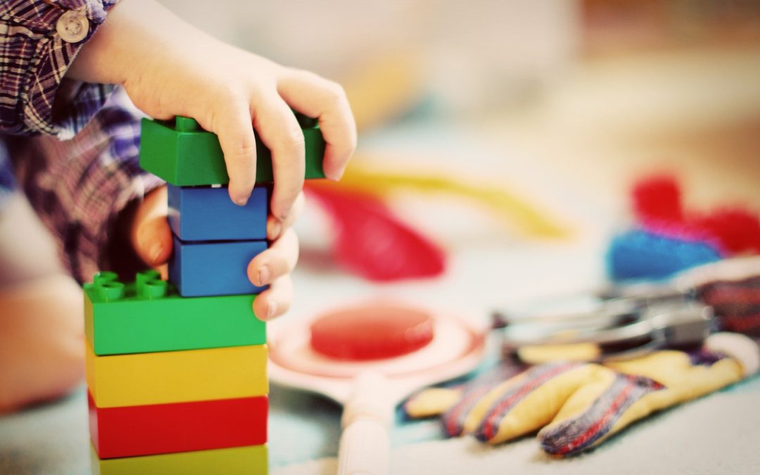 Dochází vám inspirace na domácí zábavu s dětmi? Zkuste kreativní hračky, které zabaví i dospěláky
