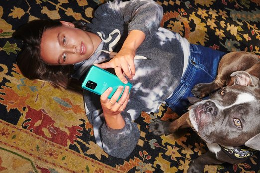 Více než 50 % lidí používá mobilní telefon více než před pandemií