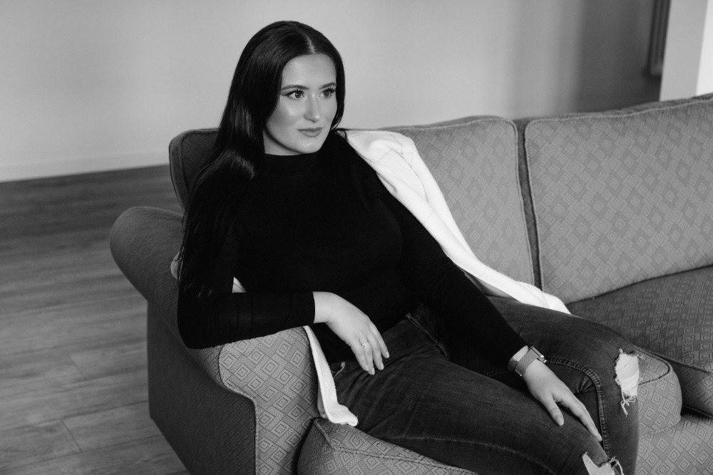 Adela5