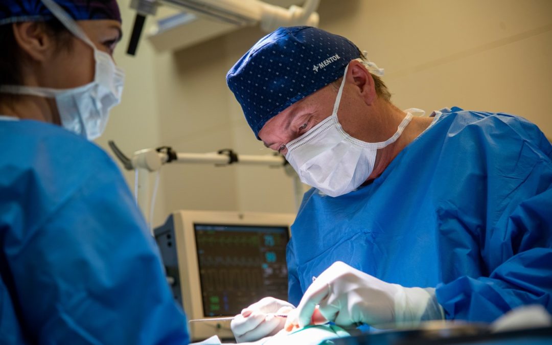 MUDr. Karel Urban: „Umíme pomoci mužům, které trápí nedostatky jejich těla.“