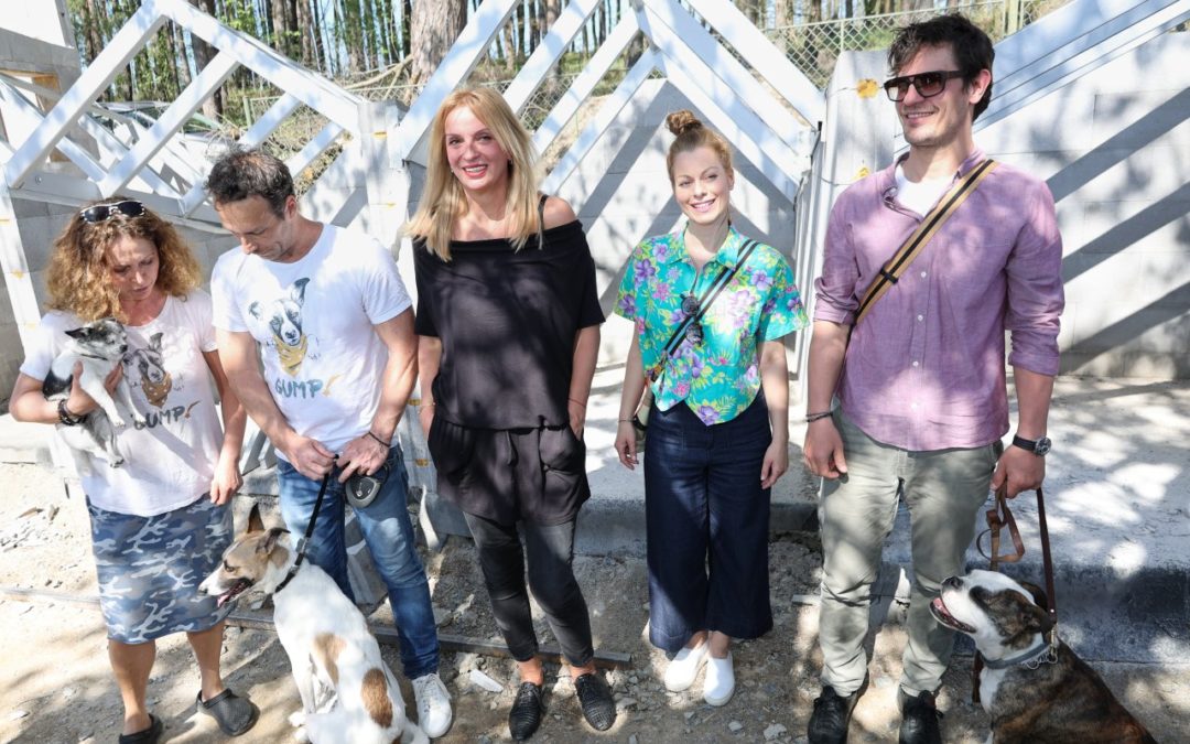 Ivanu Chýlkovou s Hanou Holišovou a Davidem Krausem uchvátila stavba psího útulku Gump