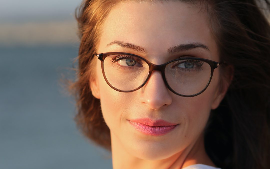 Nová skla do starých brýlí? Pořiďte si je z pohodlí domova a ušetřete