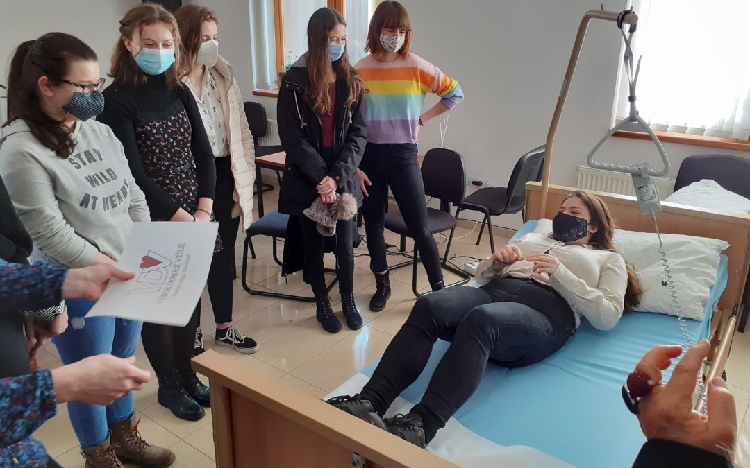 Nadace Olgy Havlové spouští druhý ročník projektu pro středoškoláky Daruj srdce