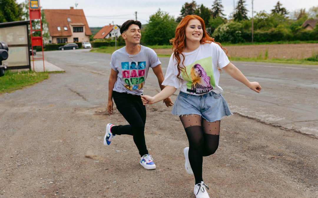 Jan Bendig zamířil z reality show LIKE HOUSE rovnou na natáčení klipu s Elis Mraz a skupinou Holki