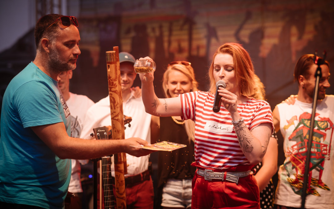 Juraj Hnilica pokřtil své třetí album ve velkém stylu. Přišlo jej podpořit mnoho známých osobností