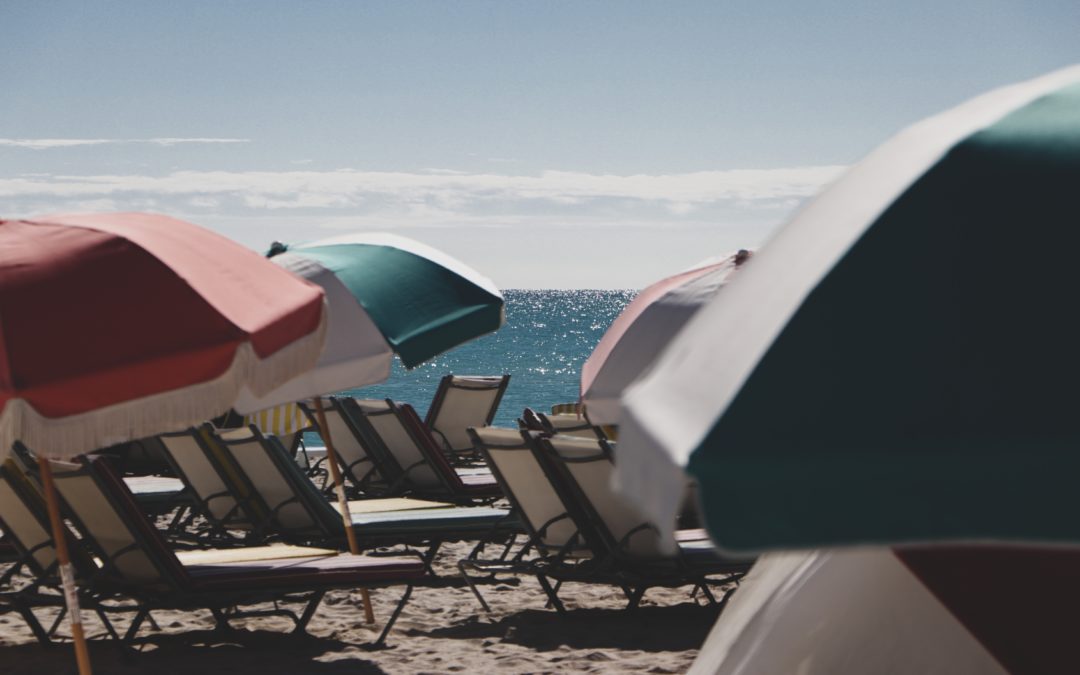 Nejčastější COVID situace na dovolené v zahraničí Jejich řešení a související náklady se napříč zeměmi liší