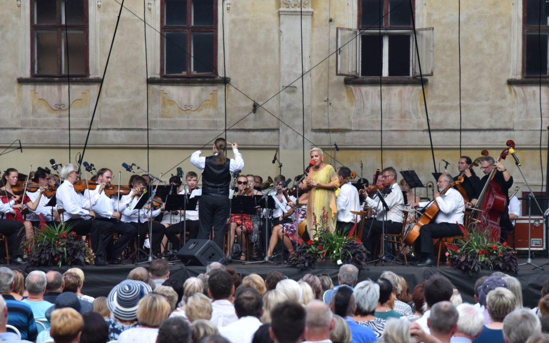 V neděli byl v Chrudimi slavnostně zahájen tradiční hudební festival Zlatá Pecka. Nabízí koncerty, film, divadlo i výstavu