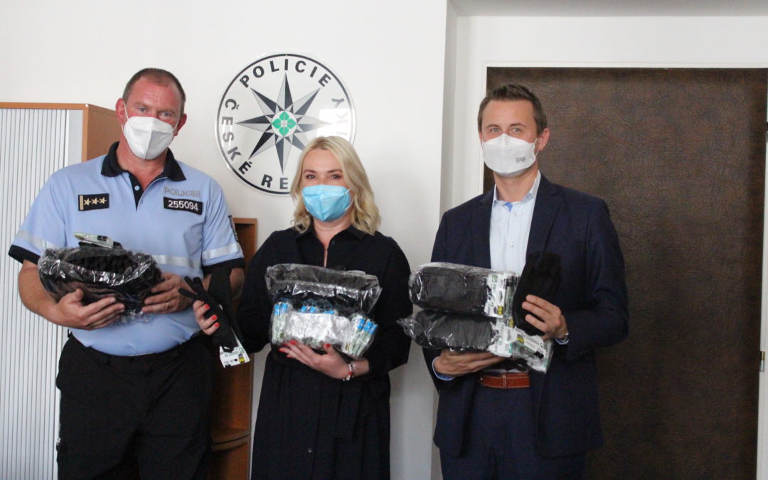 Praha 2 obdarovala strážníky, policisty i hasiče