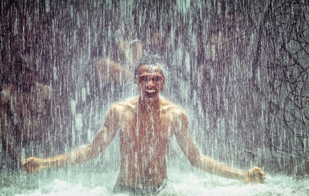 Otužování v ledové vodě pro posílení imunity i psychiky: Jak s ním začít a na co si dát pozor