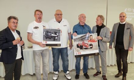 Mistři F1 poprvé spolu: Mika Häkkinen křtil v Praze unikátní knihu