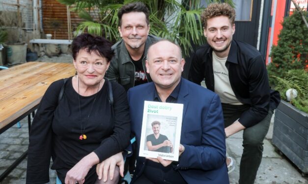 Křest knihy Vojty Urbana: Valérie Zawadská chválí autorův příběh i češtinu a těší se na čtení