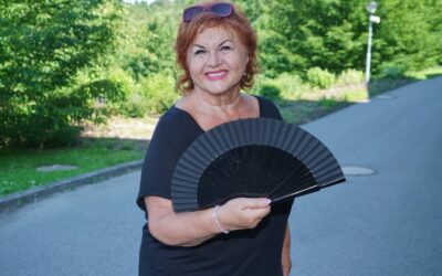 Po dvanácti operacích Hanka Křížková skládá poklonu zdravotníkům. Zazpívala na soustředění soutěže Anděl mezi zdravotníky